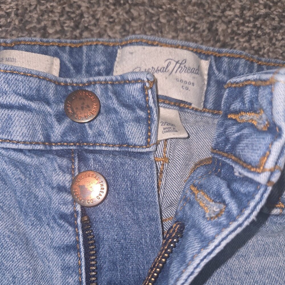 Universal Thread Shorts - Picture 3 of 4